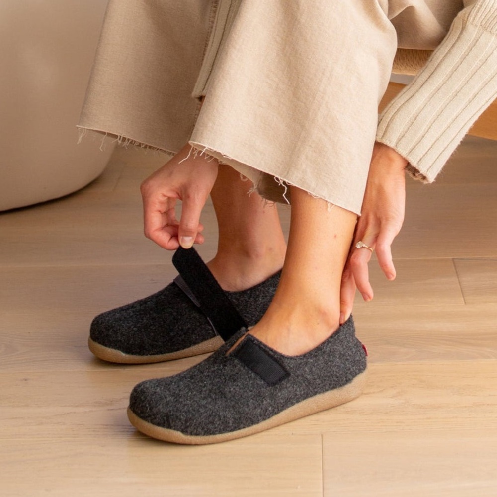 Sanita Varde Unisex Slippers in Charcoal